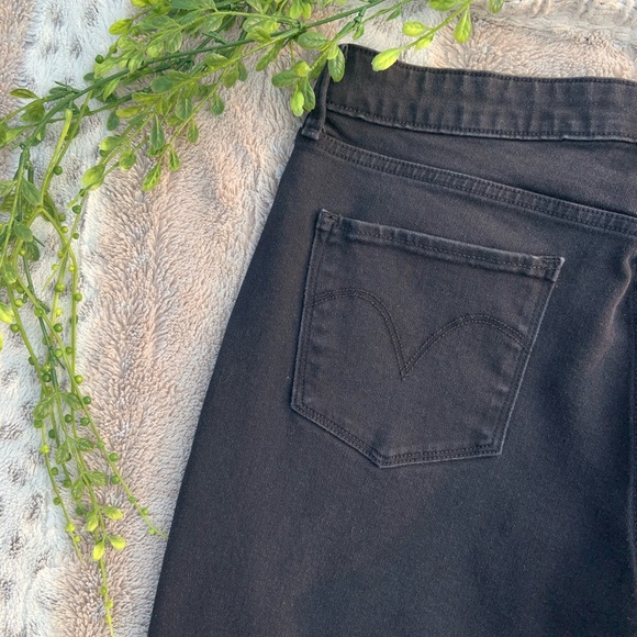 Levi’s Classic Mid Rise Black Denim Skinny Jeans - Picture 6 of 10